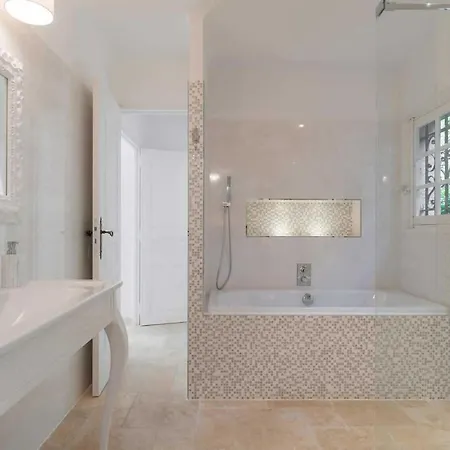 Villa Sleeps 8 Pool Air Con Wifi Vallauris