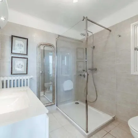 Sleeps 8 Pool Air Con Wifi * Vallauris