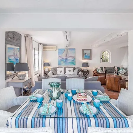 Sleeps 8 Pool Air Con Wifi