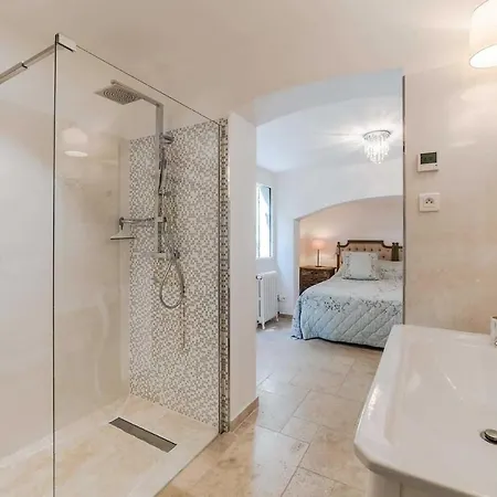 Sleeps 8 Pool Air Con Wifi * Vallauris