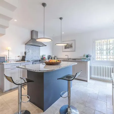 Sleeps 8 Pool Air Con Wifi *