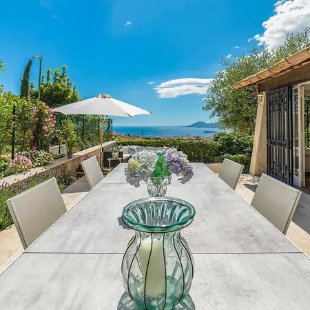 Sleeps 8 Pool Air Con Wifi