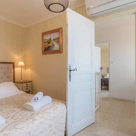 Sleeps 8 Pool Air Con Wifi Vila