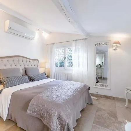 Sleeps 8 Pool Air Con Wifi Vila