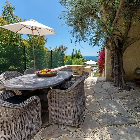 Sleeps 8 Pool Air Con Wifi